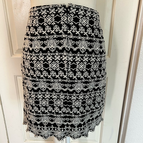 Loft Skirt Black Eyelet Lined Embroidered Womens Size 6 - Picture 3 of 8